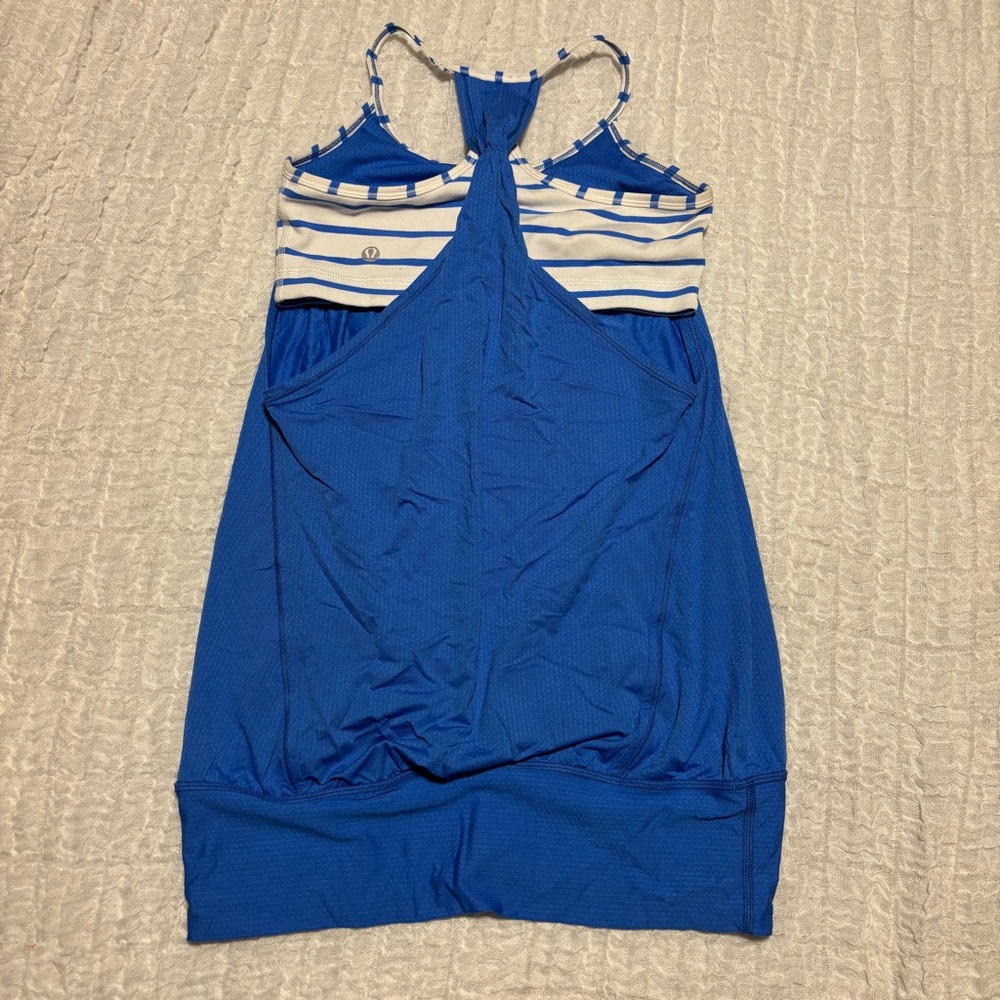 Lululemon workout tank size 4 built in bra - Picture 2 of 3